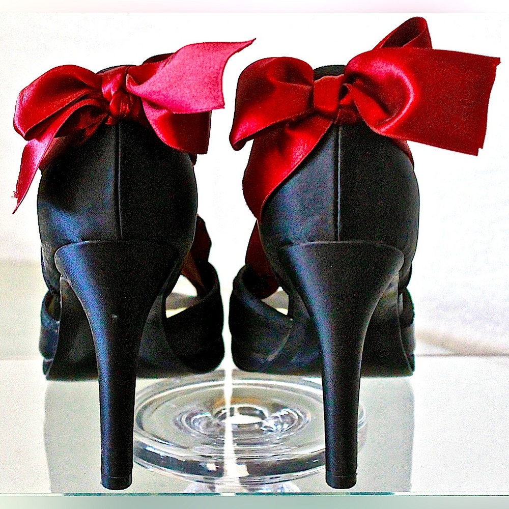 BEVERLY FELDMAN QUEEN B 4 INCH HEEL SIZE 9 NIB Y2K BLACK RED WINE BOWS